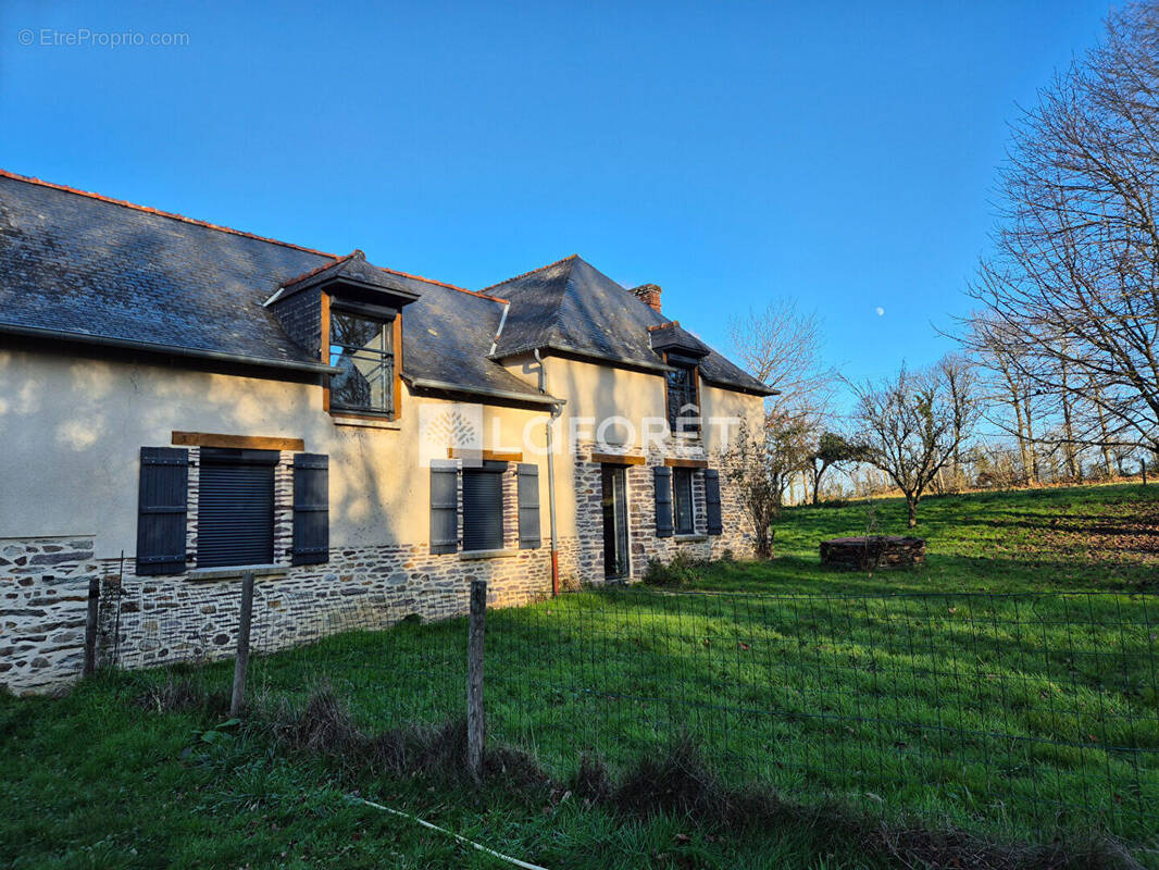 Maison à SAINT-ERBLON