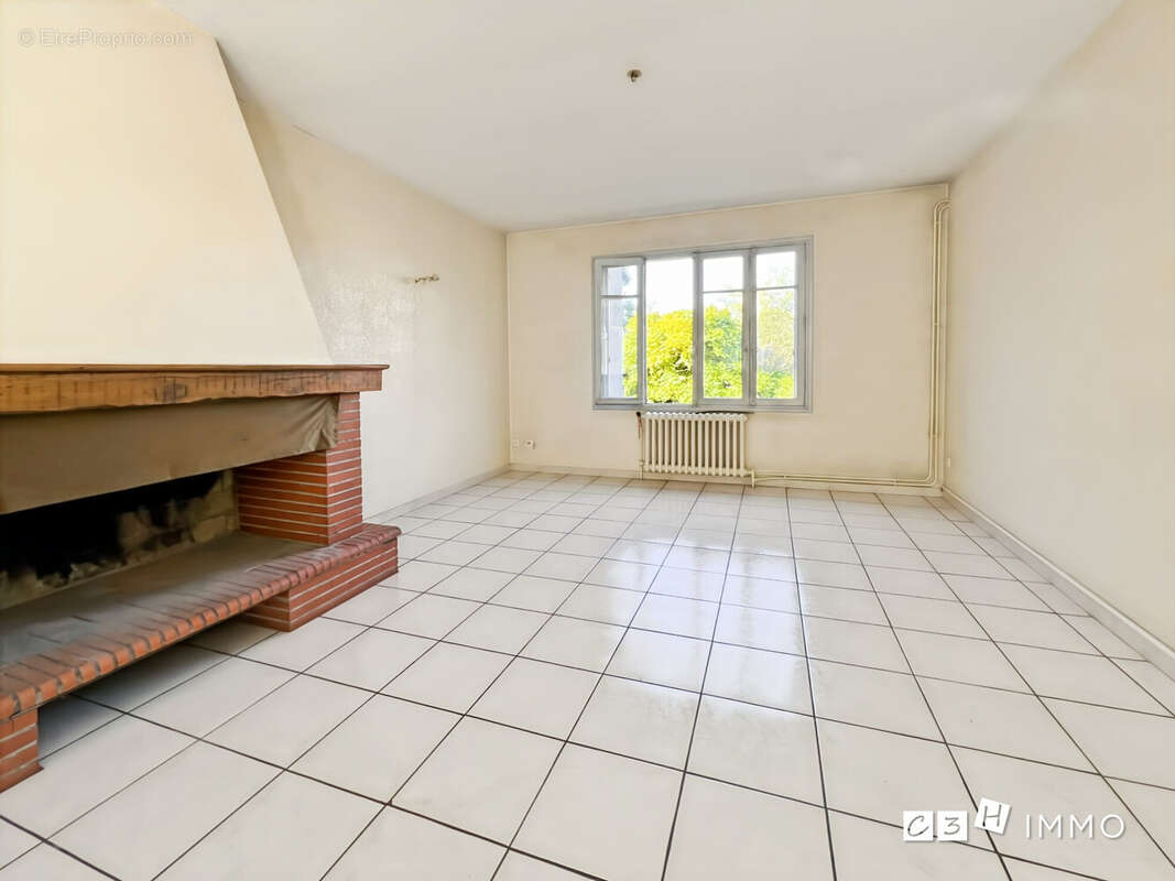 Maison à LACROIX-FALGARDE