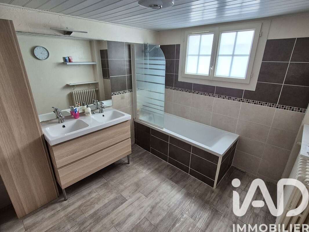Maison 213 m² à Chouppes  - photo 7