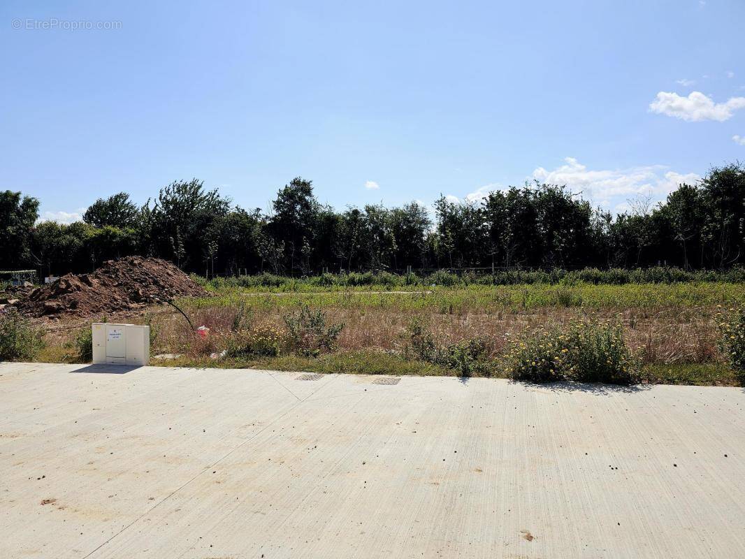 Terrain à DOUVRES-LA-DELIVRANDE