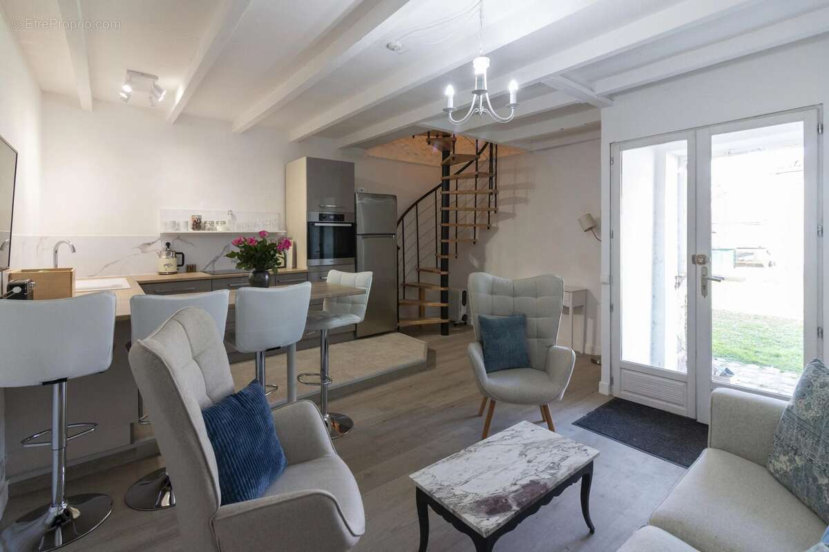 Maison à CHATEAUNEUF-SUR-CHARENTE