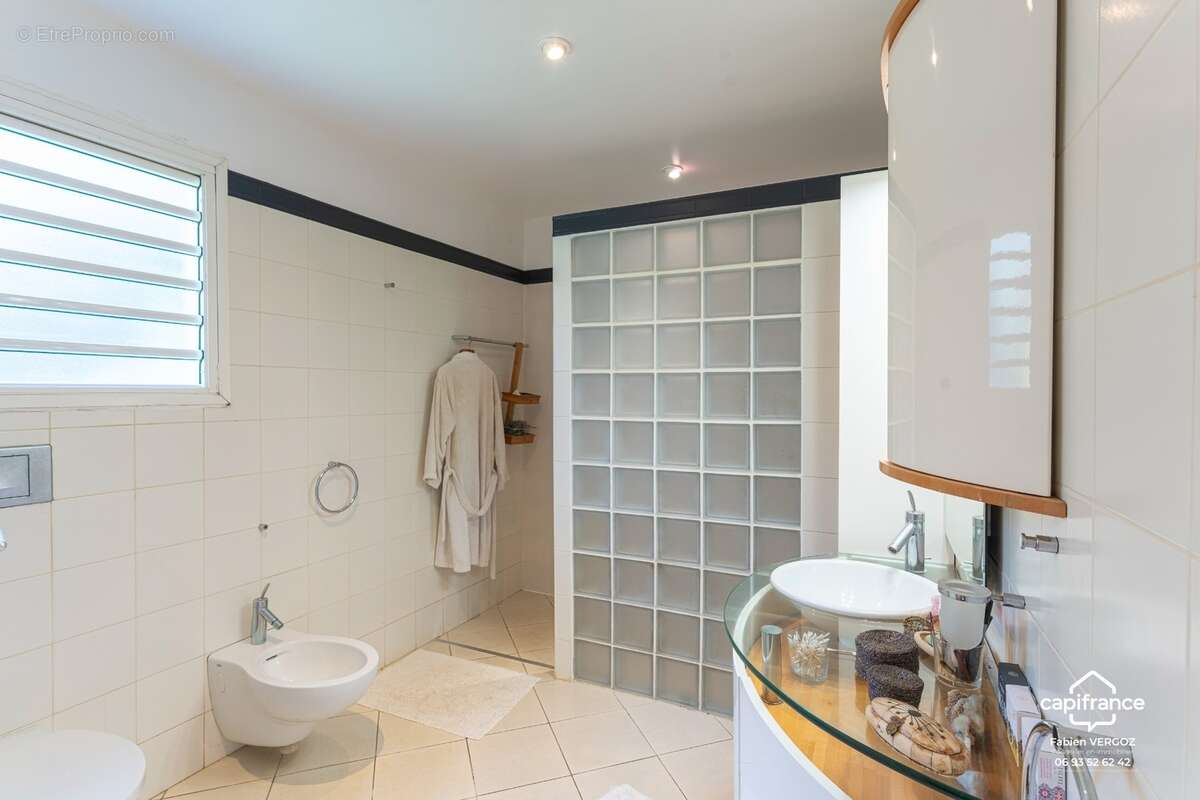 Maison familiale F4/5 de plain-pied avec varangue – Duparc, Sainte-Marie - photo 6