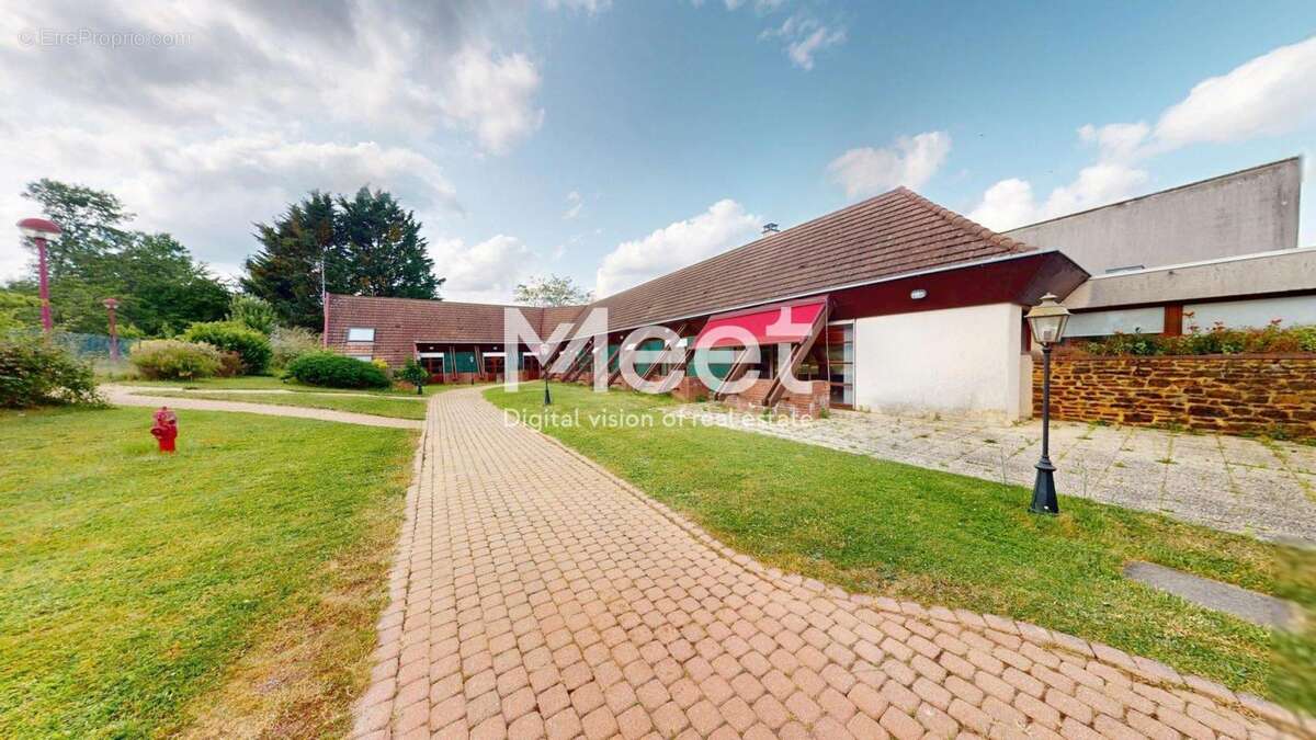 Commerce 790 m² à Diges  - photo 3