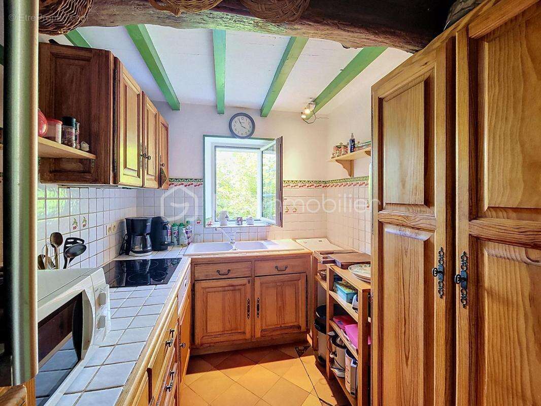 Du cachet et du charme pour cette confortable maison de 181m2. sur 1.1 hectare de terrain - photo 13