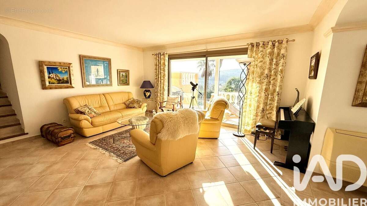 Photo 7 - Maison à ROQUEBRUNE-SUR-ARGENS