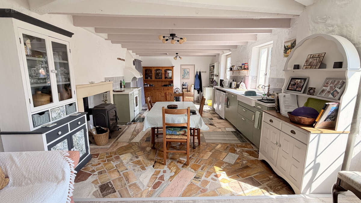 Jolie maison charentaise de caractère - photo 6