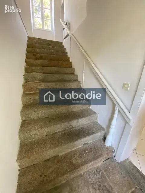 Proche toutes commodités, belle maison en pierres de 188m2, terrain de 3946m2 (possibilité plus). - photo 11