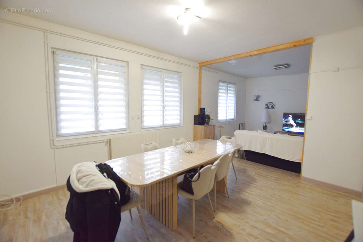 Appartement à GRAND-CHARMONT