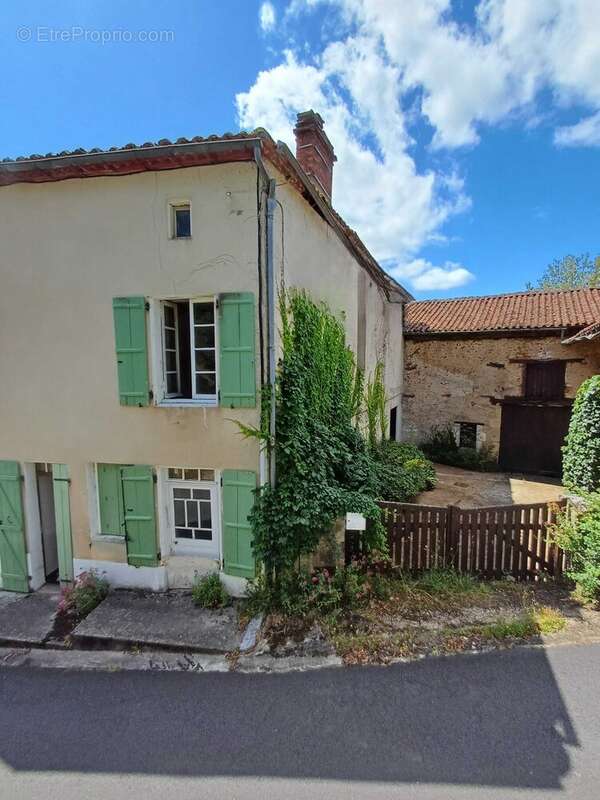 Maison à CHASSENEUIL-SUR-BONNIEURE