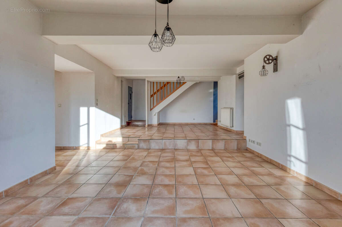 Appartement à SAINT-NAZAIRE-LES-EYMES