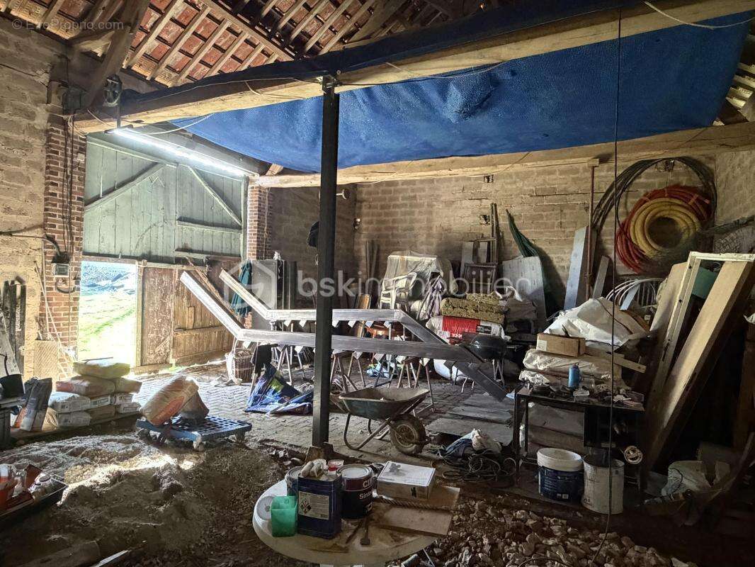 Très beau corps de ferme avec ses dépendances, le tout dans un secteur isolé ! - photo 16
