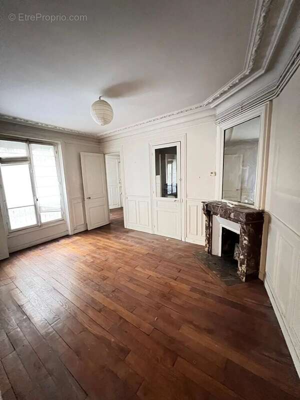 Appartement à PARIS-1E