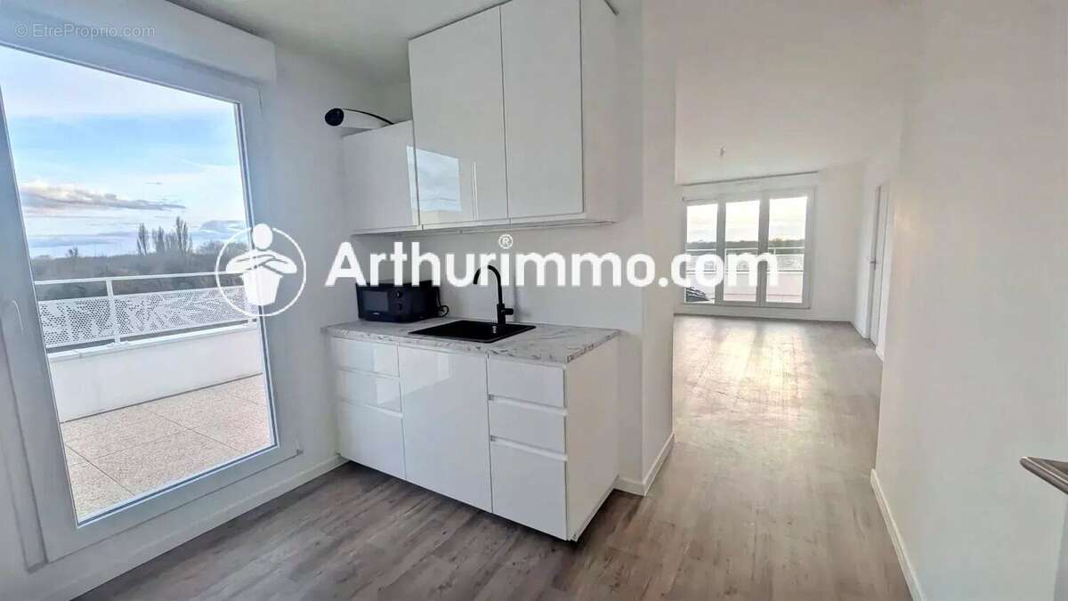 Appartement à SAVIGNY-LE-TEMPLE