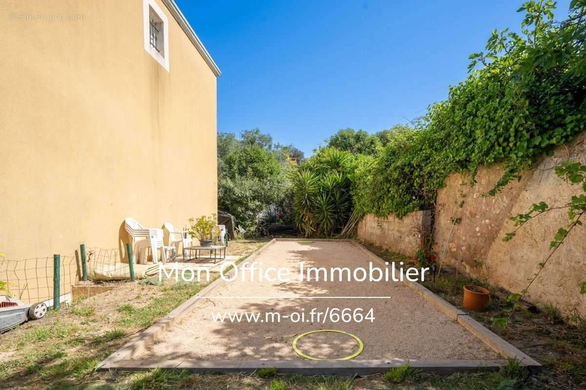 Référence : 6664-NZW. - Maison 4 chambres - piscine, sous sol, garage - photo 3