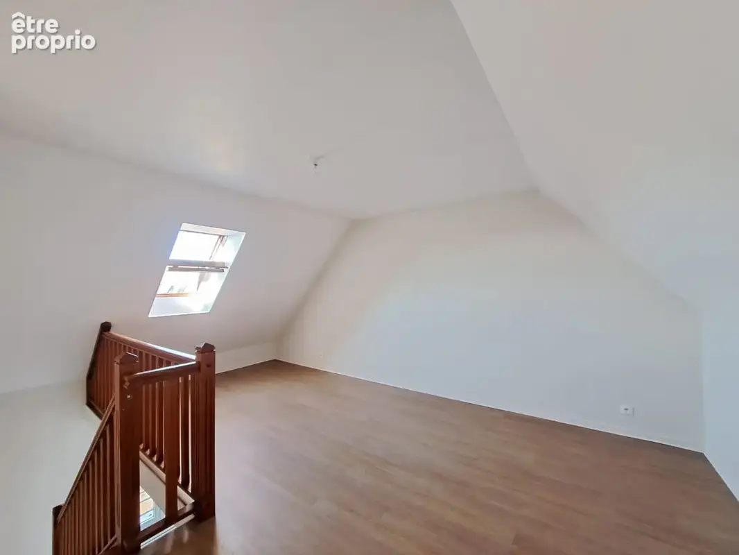 Appartement en duplex avec une chambre en plein coeur de Senlis dans une résidence sécurisée avec un place de - photo 5