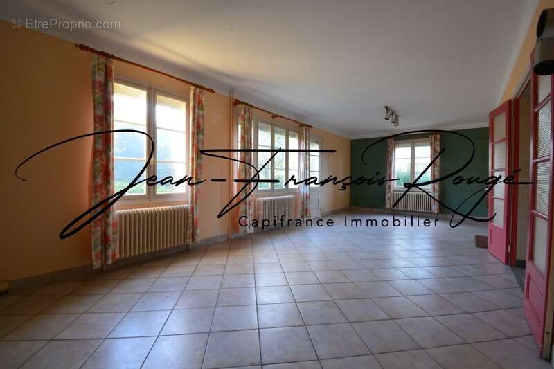 Maison à CONDE-SUR-VIRE