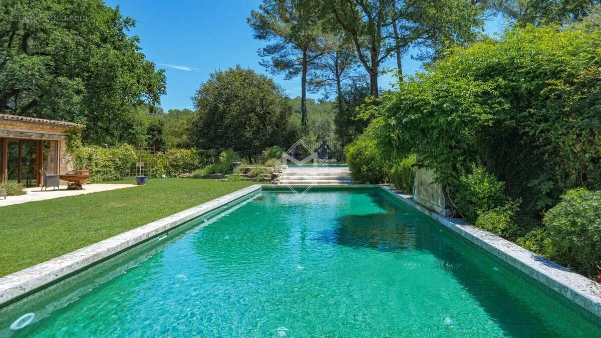 Maison à ROQUEFORT-LES-PINS
