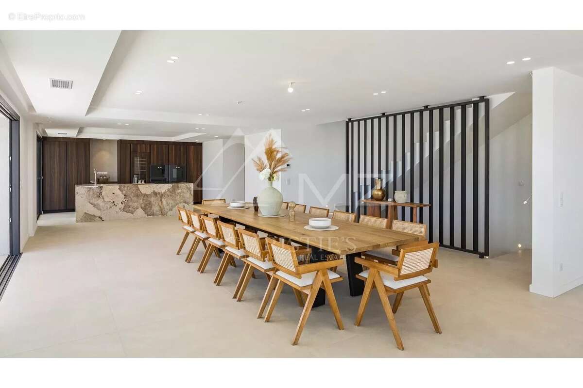 Villa contemporaine d’exception avec vue panoramique sur la mer et le Massif de l’Estérel Un bien rare où l’élégance rencontre l - photo 9