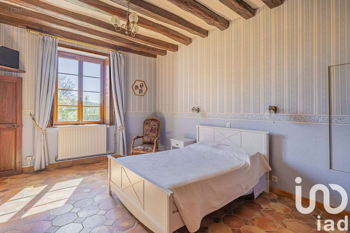 Photo 6 - Maison à NEUILLE-LE-LIERRE