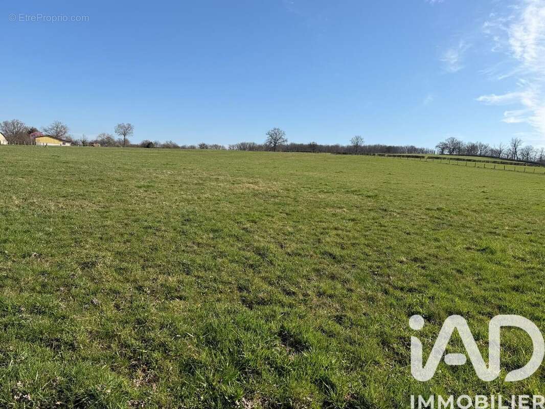 Photo 6 - Terrain à URBISE