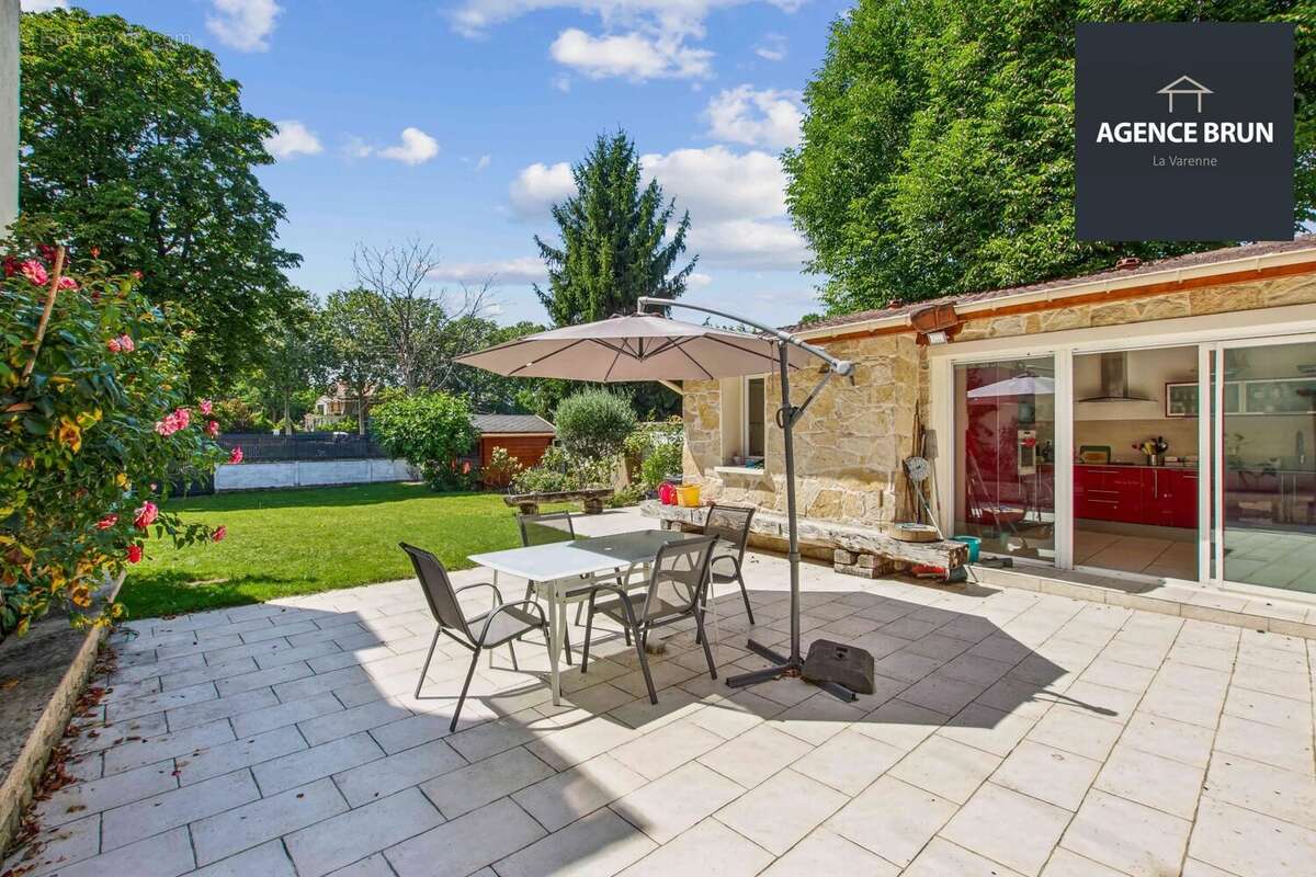 Maison à CHENNEVIERES-SUR-MARNE