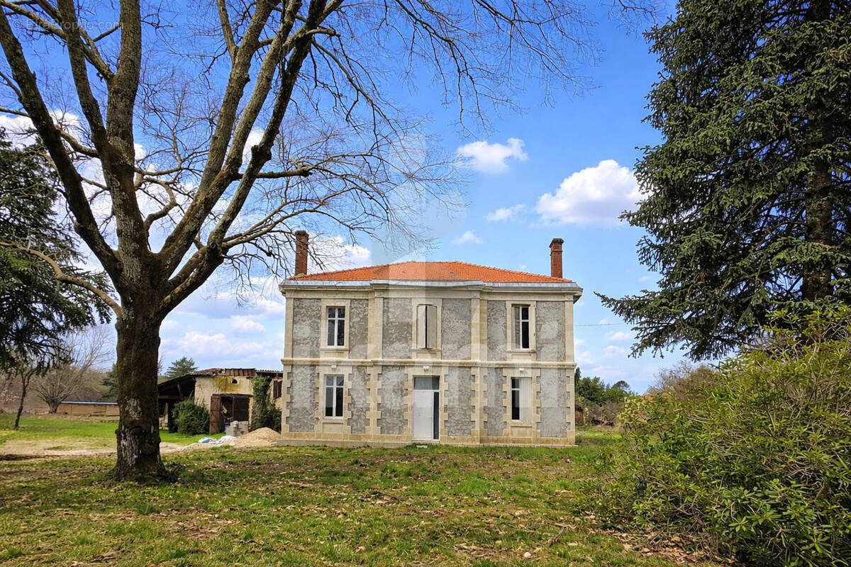 Maison à SALLES