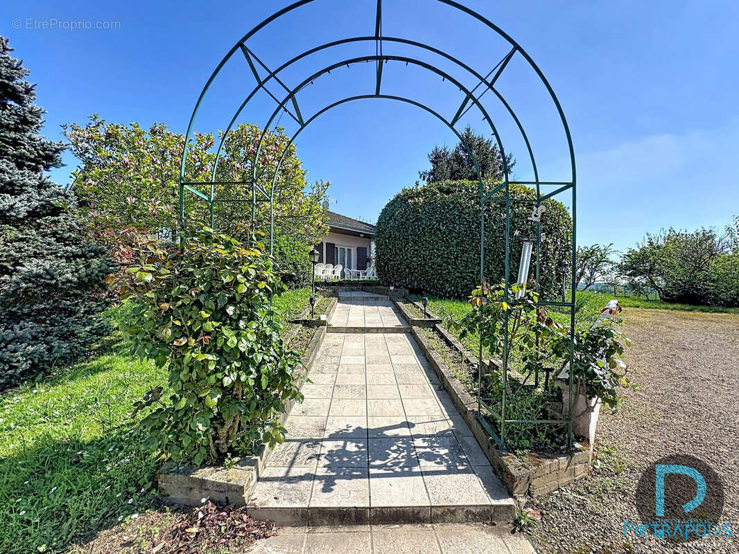 Maison à MEZERIAT