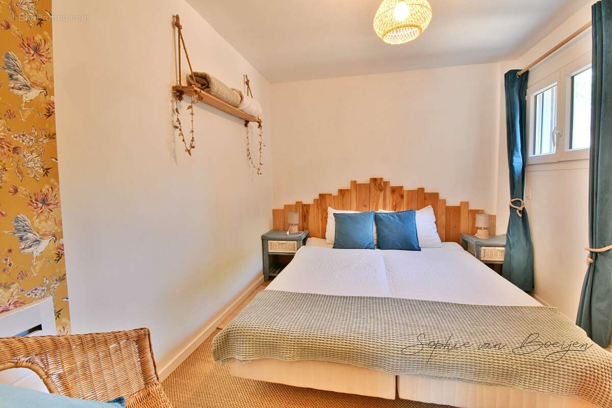 Maison à vendre 10 pièces EGUILLES (13), maison avec dépendances de 215 m², sur 3 230 m² avec piscine - photo 17