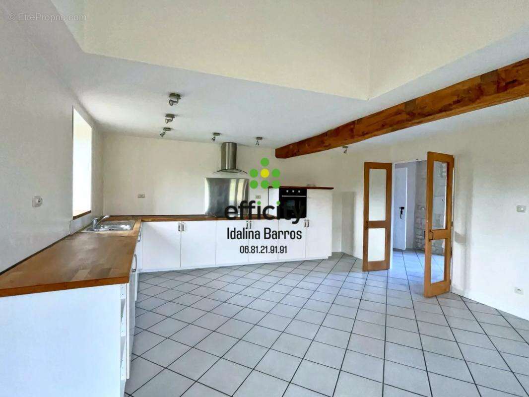 Maison à AIGRE