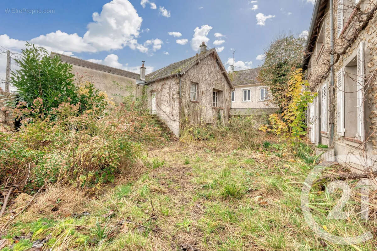 Maison à OZOUER-LE-VOULGIS