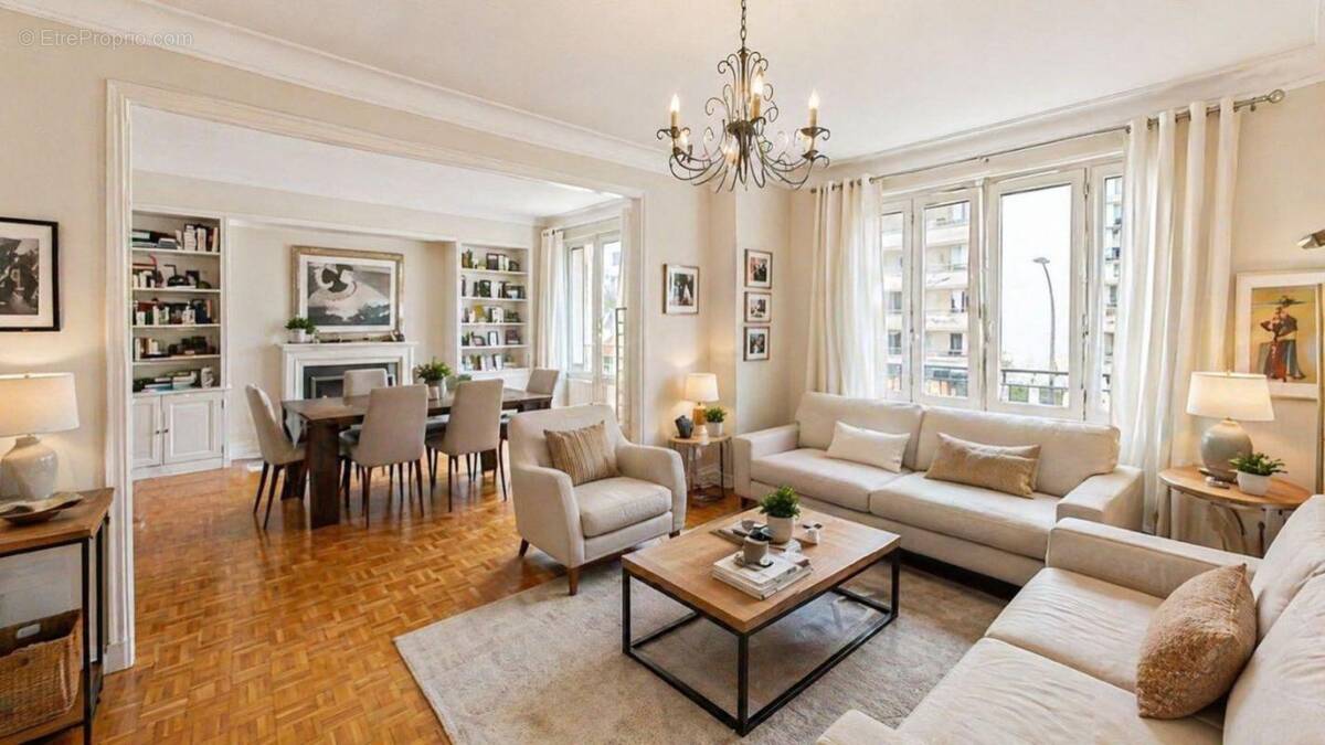 Appartement à PARIS-16E
