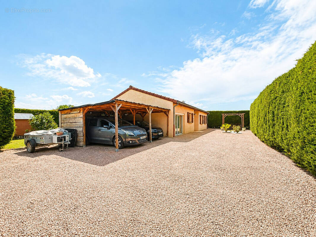 Maison à BAS-ET-LEZAT