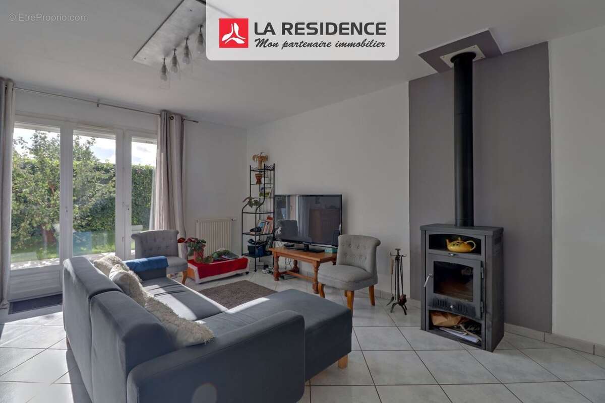 Maison à MAURECOURT