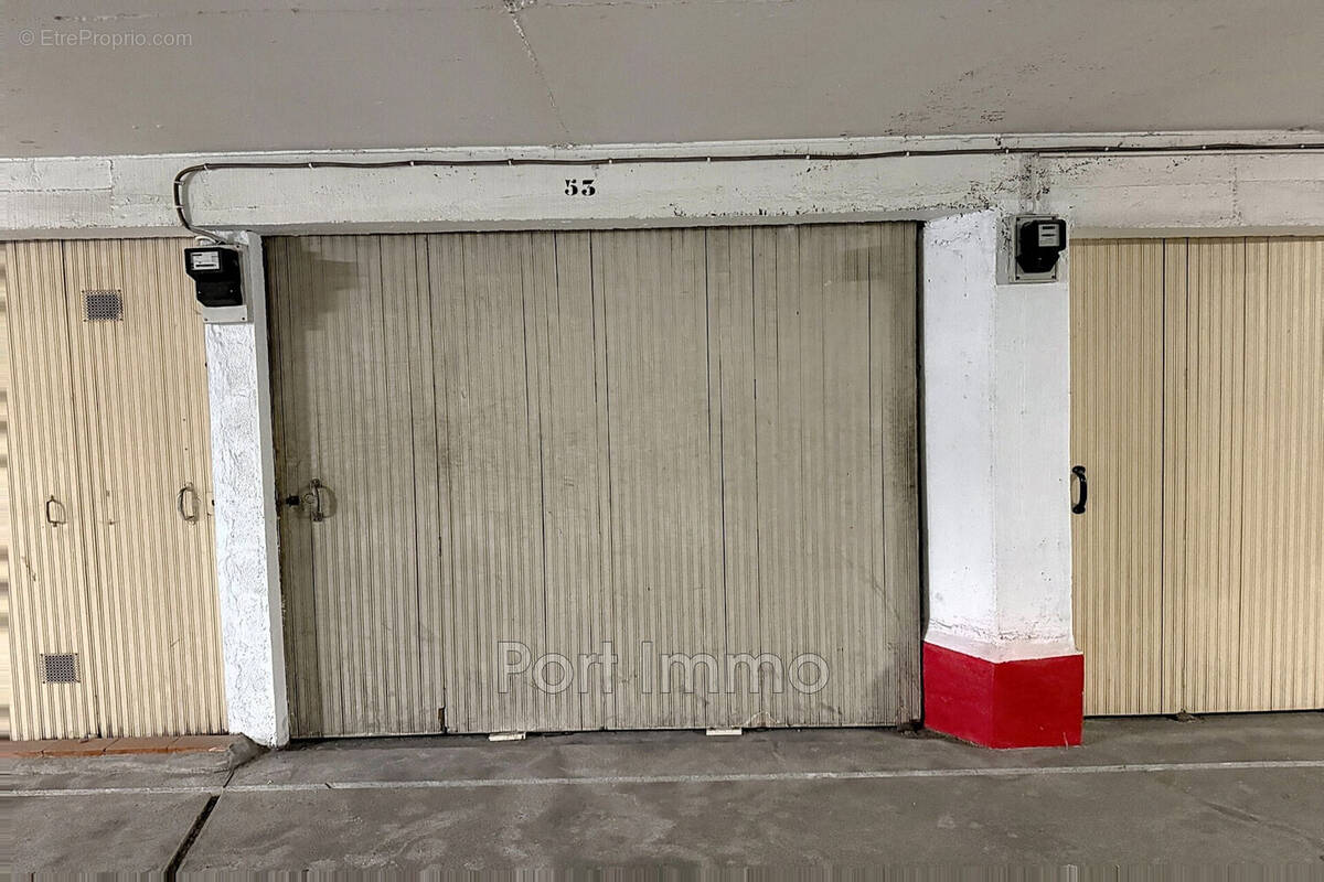 Parking à CAGNES-SUR-MER