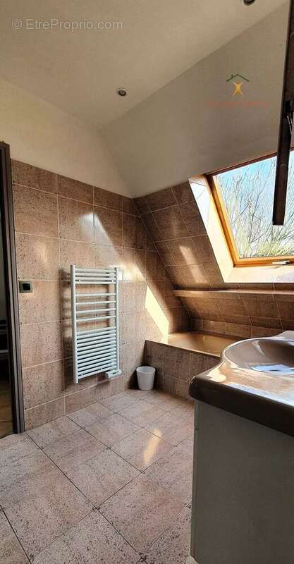 Maison à VERRIERES-LE-BUISSON