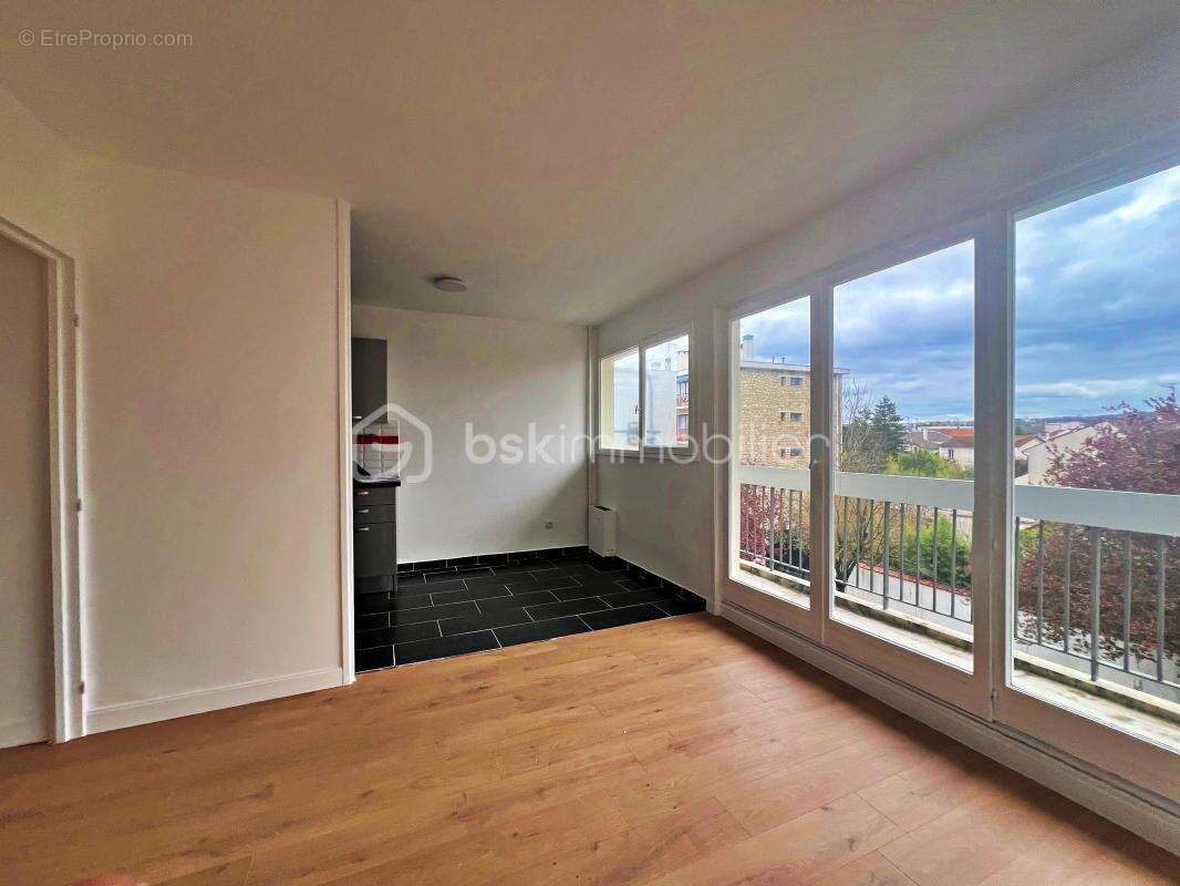 Appartement à SAINT-MAUR-DES-FOSSES