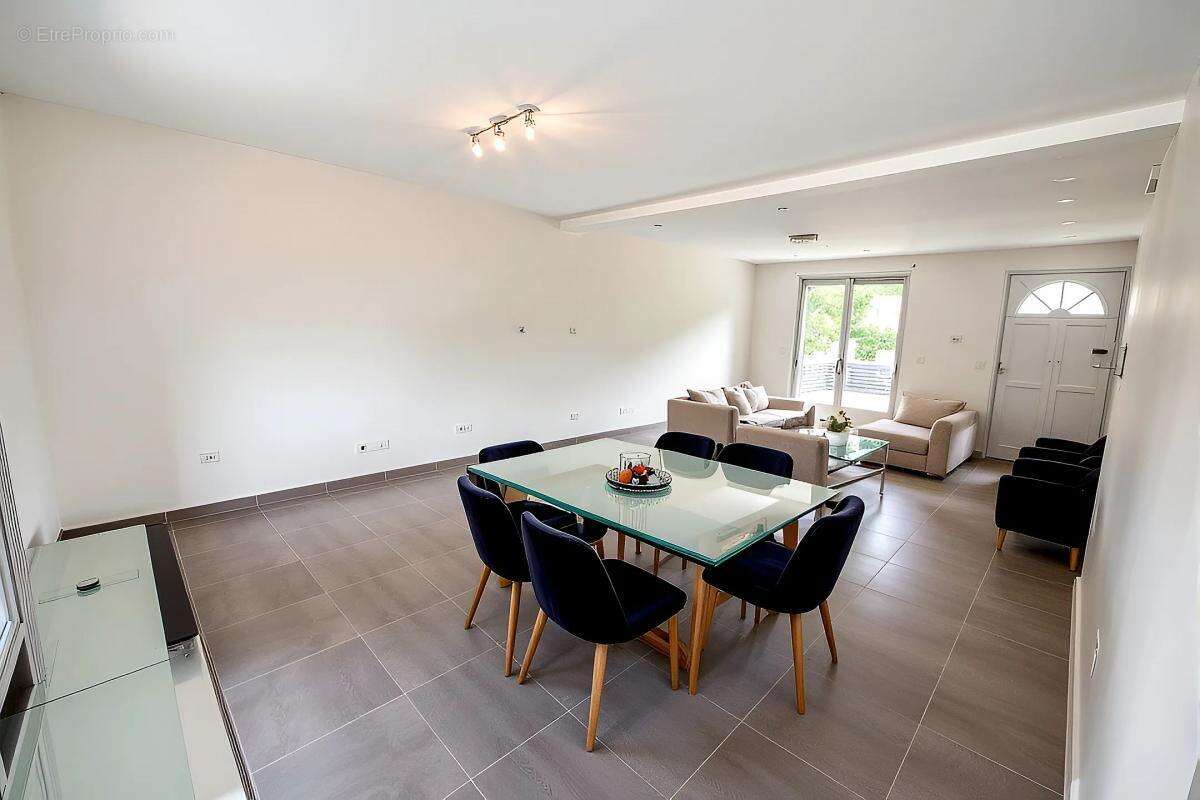 Maison à CUISE-LA-MOTTE