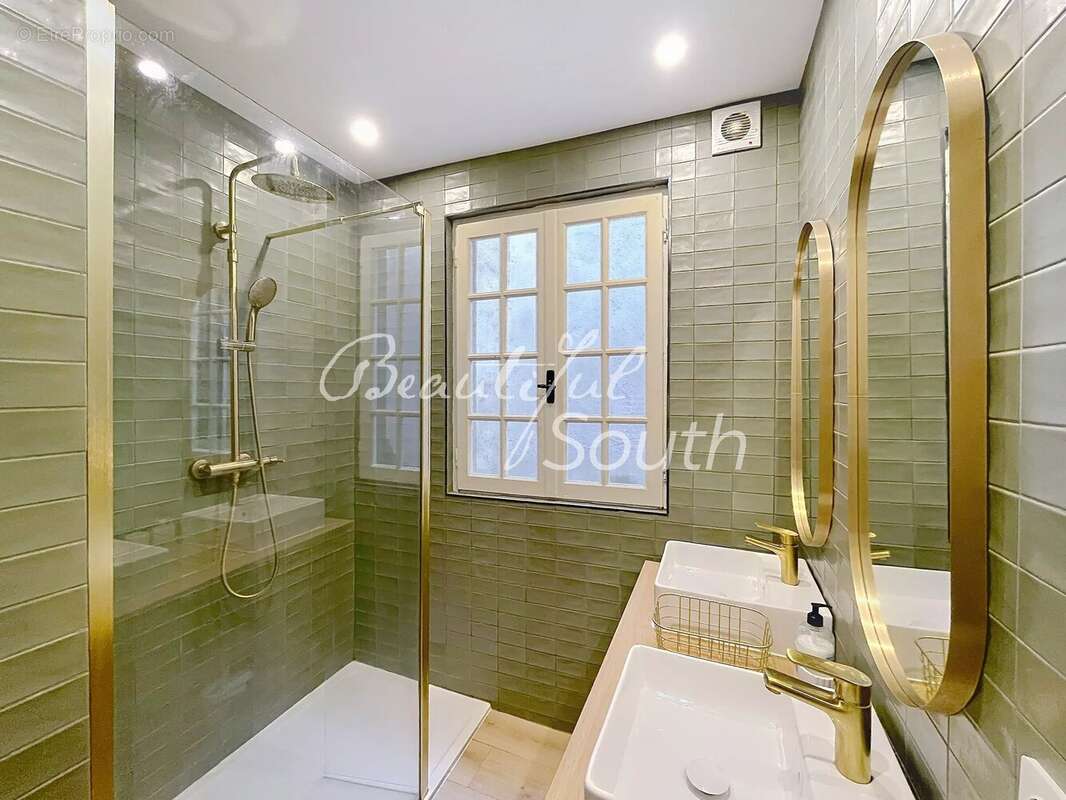Élégante maison de village rénovée avec cour privée, Claira - photo 10
