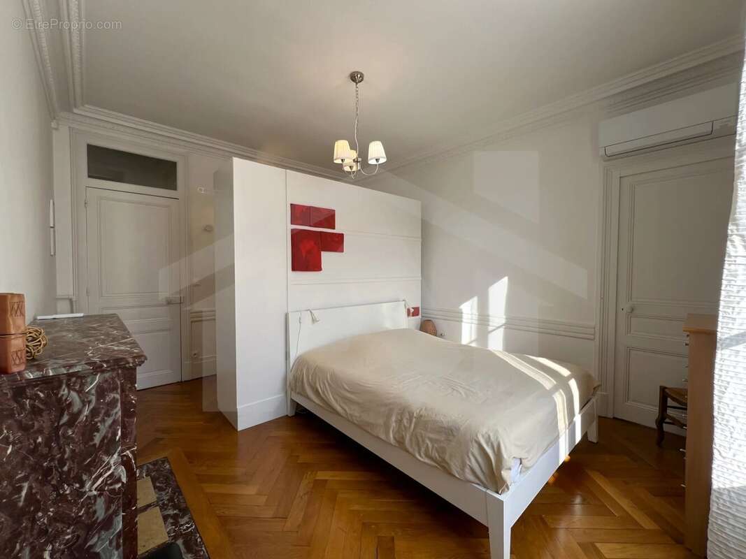 Appartement de caractère   113,76 m2   dernier étage   greno - photo 5