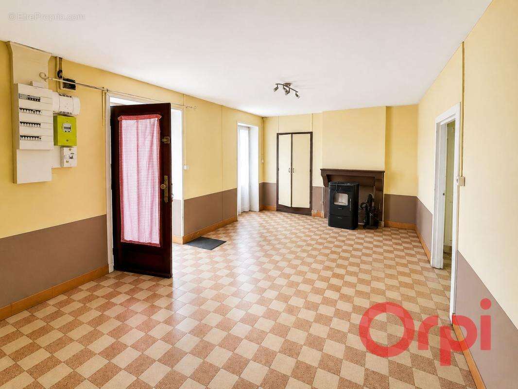 Maison avec grange - Beau potentiel - photo 3