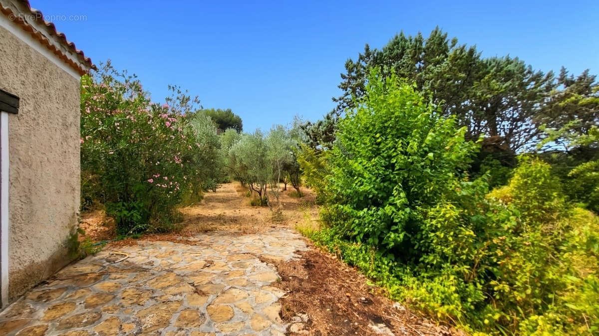 Maison à LE CASTELLET