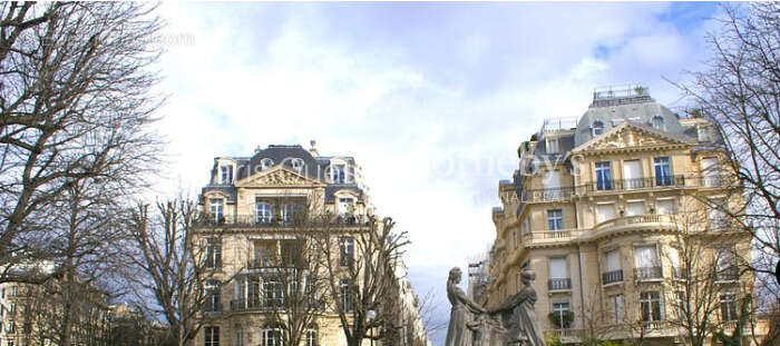 Commerce à PARIS-8E