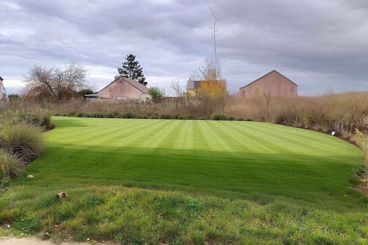 Terrain à MAINVILLIERS