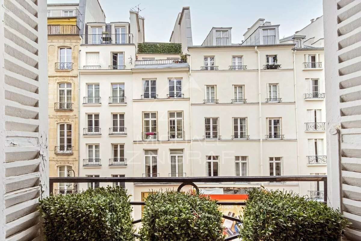 Appartement à PARIS-1E