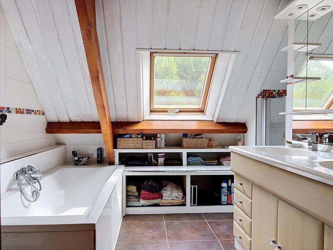 Maison familiale avec dépendance et piscine – La Celle-les-Bordes - photo 11
