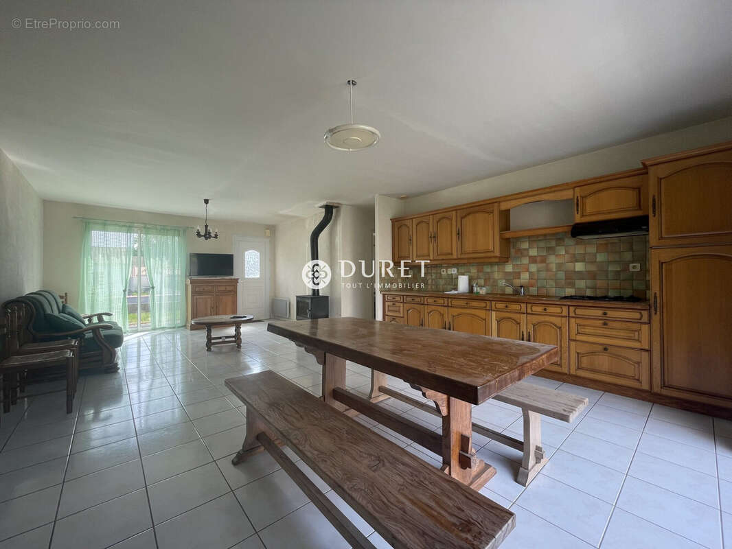 Maison à SAINT-MACAIRE-EN-MAUGES