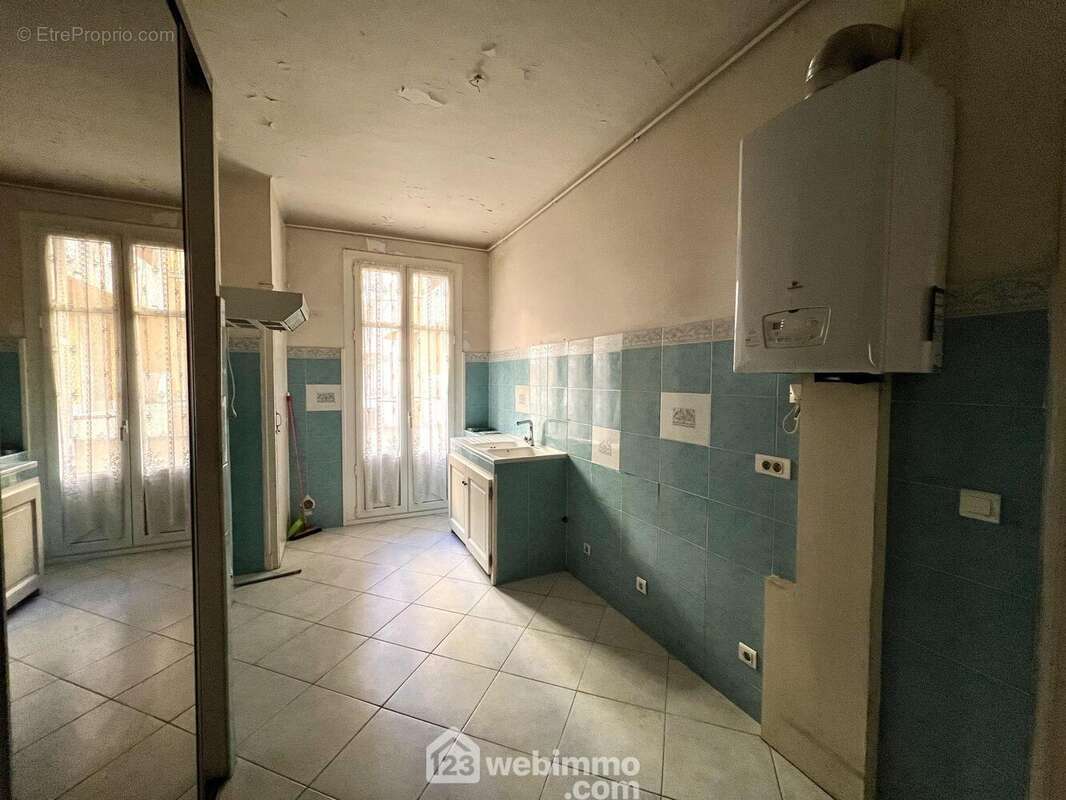 La cuisine possède également un balcon sur cour - Appartement à SAN-MARTINO-DI-LOTA