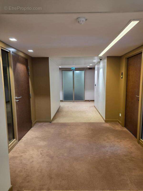 Bureaux d'exception 1630m² - Vue panoramique Paris - 27 parkings - photo 10