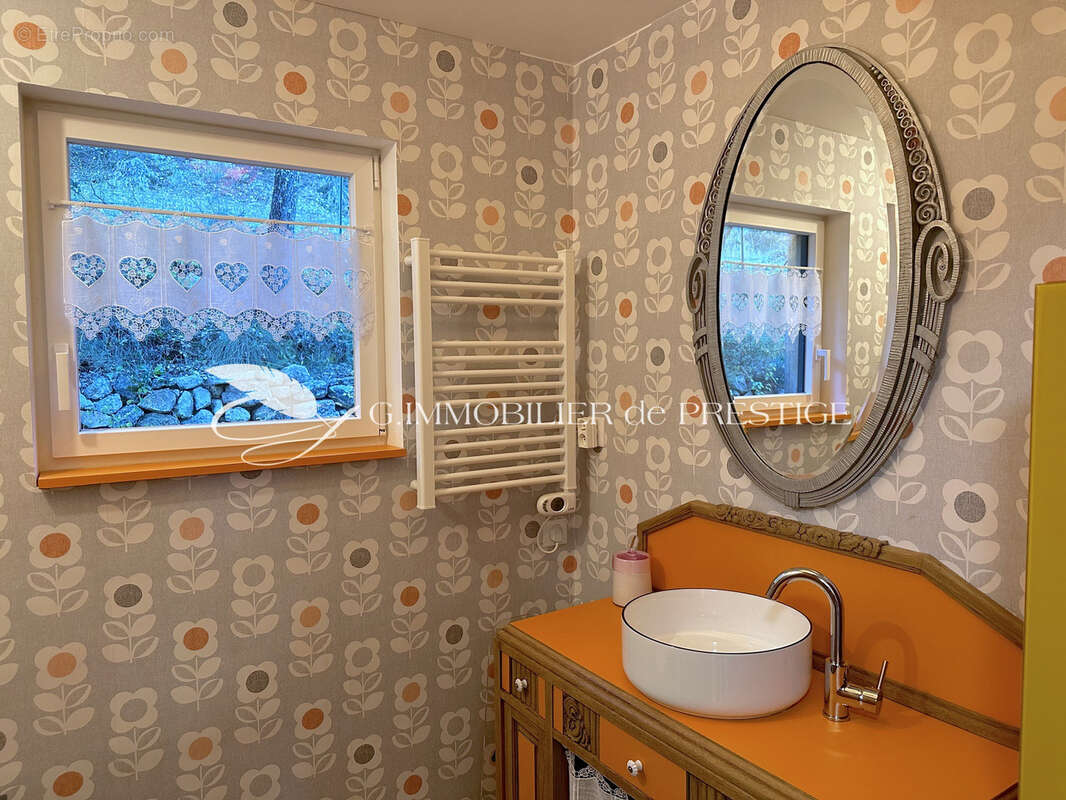 Une villa contemporaine en bois et acier en position dominante - photo 15