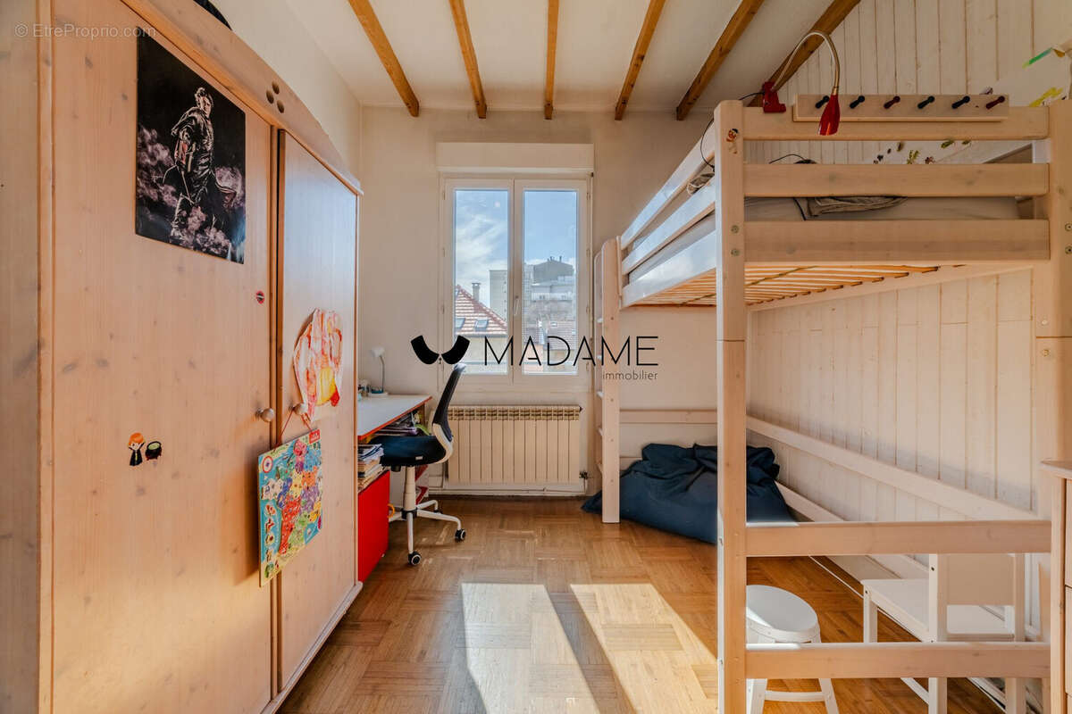 #avendre #maisondeville #maisonmitoyenne #grenoble #artdevivre #jardinenville #chambreenfant - Maison à GRENOBLE